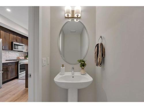 274 Canals Crossing Sw, Airdrie, AB - Indoor Photo Showing Bathroom