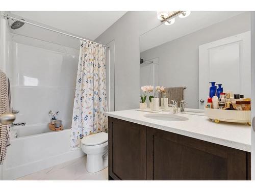 274 Canals Crossing Sw, Airdrie, AB - Indoor Photo Showing Bathroom