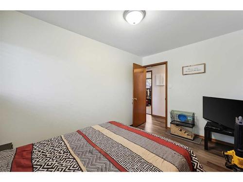 1210 Grey Street, Carstairs, AB - Indoor Photo Showing Bedroom