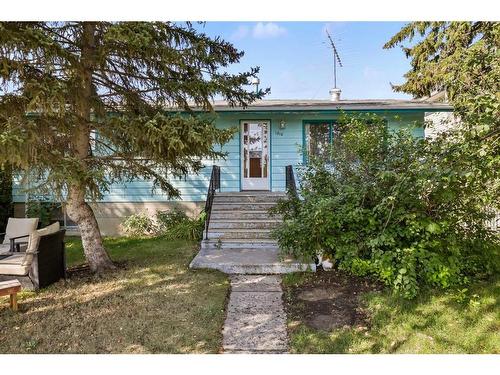 1210 Grey Street, Carstairs, AB - Outdoor