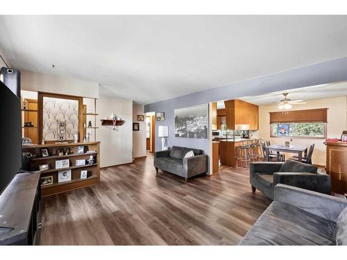 1210 Grey Street, Carstairs, AB - Indoor Photo Showing Living Room