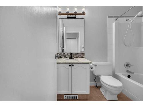 2435 Morris Crescent Se, Airdrie, AB - Indoor Photo Showing Bathroom