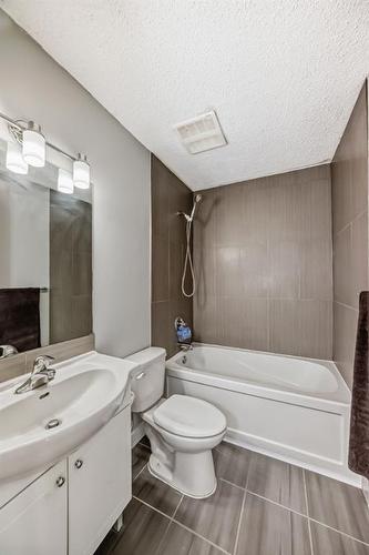 21 Rundlelawn Court Ne, Calgary, AB - Indoor Photo Showing Bathroom