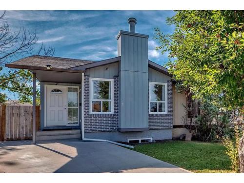 21 Rundlelawn Court Ne, Calgary, AB - Outdoor