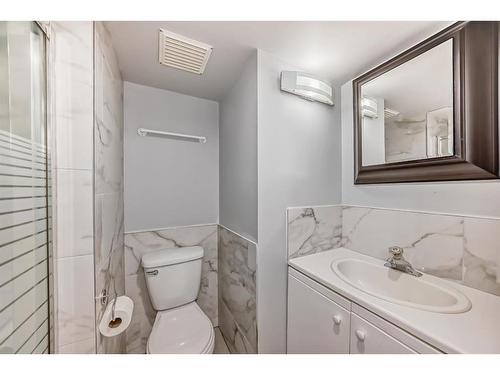 21 Rundlelawn Court Ne, Calgary, AB - Indoor Photo Showing Bathroom