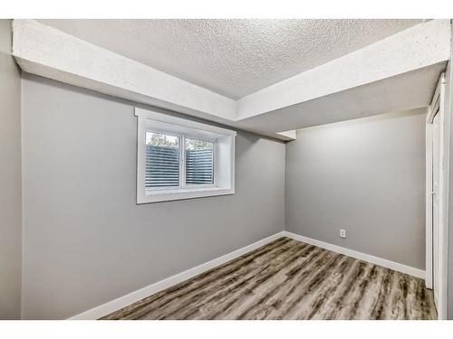 21 Rundlelawn Court Ne, Calgary, AB - Indoor Photo Showing Other Room