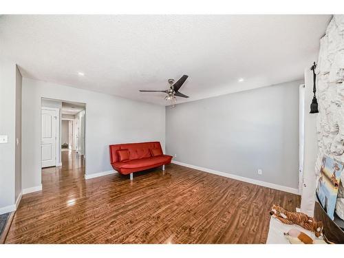 21 Rundlelawn Court Ne, Calgary, AB - Indoor Photo Showing Other Room