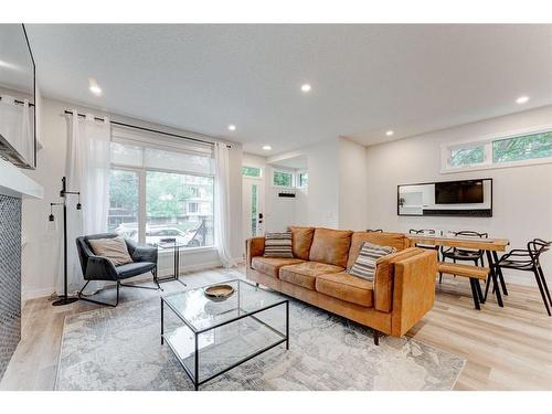 #1-632 56 Ave Sw, Calgary, AB - Indoor Photo Showing Living Room