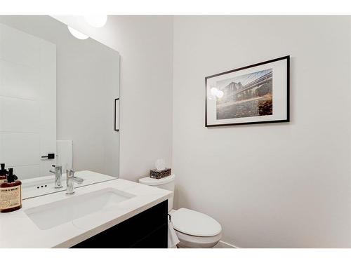 #1-632 56 Ave Sw, Calgary, AB - Indoor Photo Showing Bathroom