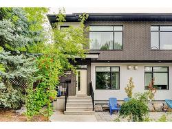 #1-632 56 Ave SW  Calgary, AB T2V 0G8