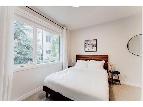 #1-632 56 Ave Sw, Calgary, AB - Indoor Photo Showing Bedroom