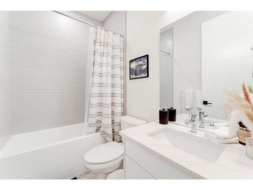 #1-632 56 Ave Sw, Calgary, AB - Indoor Photo Showing Bathroom