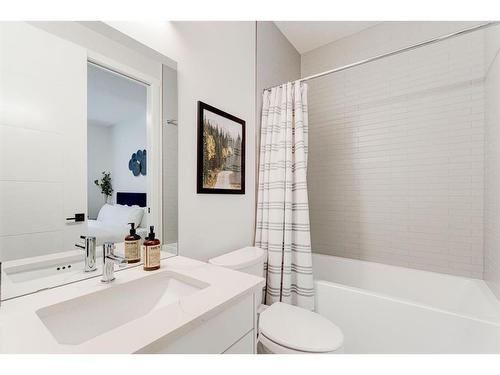 #1-632 56 Ave Sw, Calgary, AB - Indoor Photo Showing Bathroom