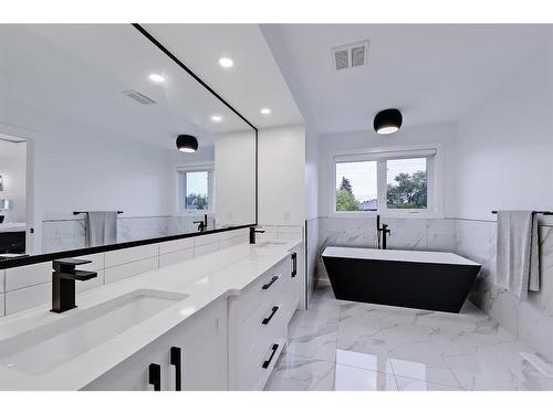 2010 26A Street Sw, Calgary, AB - Indoor Photo Showing Bathroom