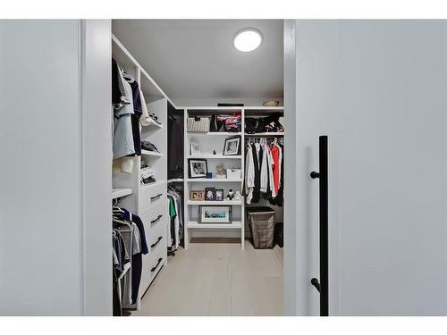 2010 26A Street Sw, Calgary, AB - Indoor With Storage