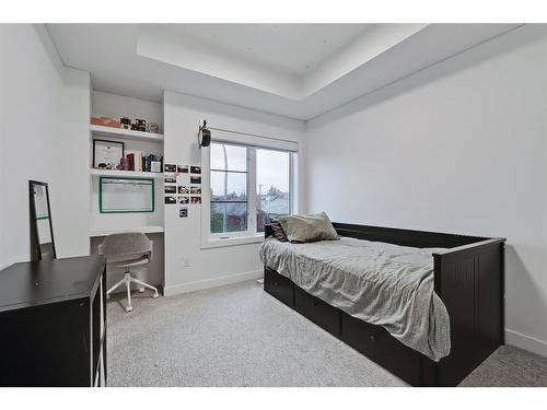 2010 26A Street Sw, Calgary, AB - Indoor Photo Showing Bedroom