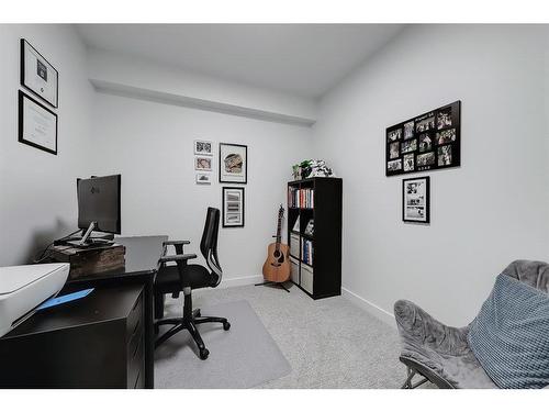 2010 26A Street Sw, Calgary, AB - Indoor Photo Showing Office