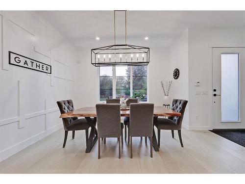 2010 26A Street Sw, Calgary, AB - Indoor Photo Showing Dining Room