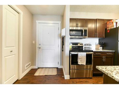 413-10 Kincora Glen Park Nw, Calgary, AB - Indoor Photo Showing Kitchen