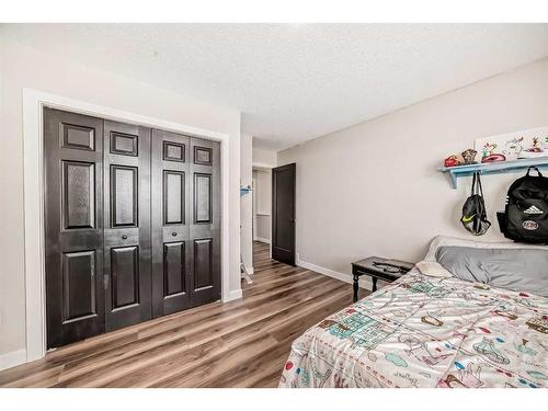 136 Saddlecrest Green Ne, Calgary, AB - Indoor Photo Showing Bedroom