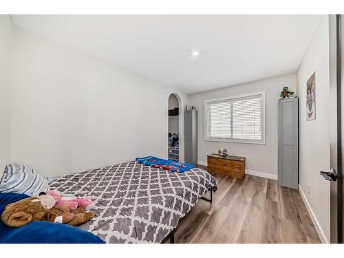 136 Saddlecrest Green Ne, Calgary, AB - Indoor Photo Showing Bedroom