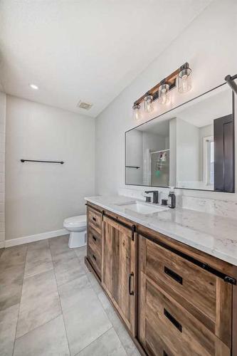 136 Saddlecrest Green Ne, Calgary, AB - Indoor Photo Showing Bathroom