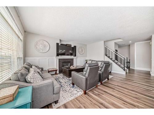 136 Saddlecrest Green Ne, Calgary, AB - Indoor Photo Showing Living Room