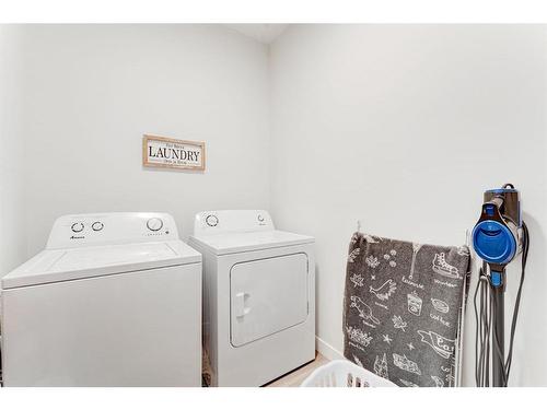 #1-632 56 Ave Sw, Calgary, AB - Indoor Photo Showing Laundry Room