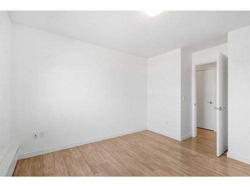 302-312 15 Avenue Ne, Calgary, AB - Indoor Photo Showing Other Room