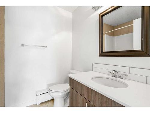 302-312 15 Avenue Ne, Calgary, AB - Indoor Photo Showing Bathroom