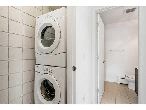 302-312 15 Avenue Ne, Calgary, AB - Indoor Photo Showing Laundry Room