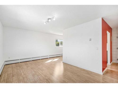 302-312 15 Avenue Ne, Calgary, AB - Indoor Photo Showing Other Room