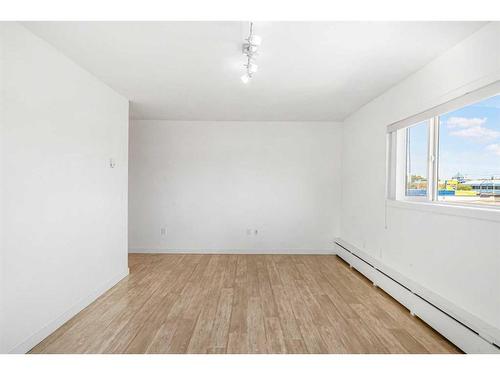 302-312 15 Avenue Ne, Calgary, AB - Indoor Photo Showing Other Room