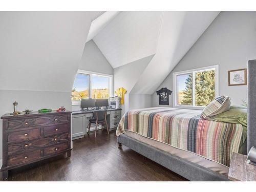 330008 Highway 22 West Highway, Rural Foothills County, AB - Indoor Photo Showing Bedroom