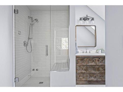 330008 Highway 22 West Highway, Rural Foothills County, AB - Indoor Photo Showing Bathroom