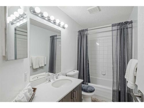 30 Martinwood Road Ne, Calgary, AB - Indoor Photo Showing Bathroom