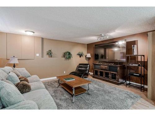 30 Martinwood Road Ne, Calgary, AB - Indoor Photo Showing Living Room