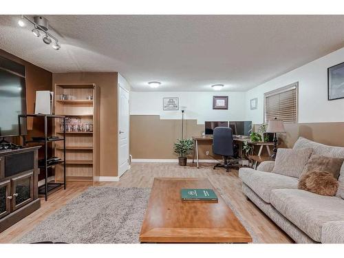 30 Martinwood Road Ne, Calgary, AB - Indoor