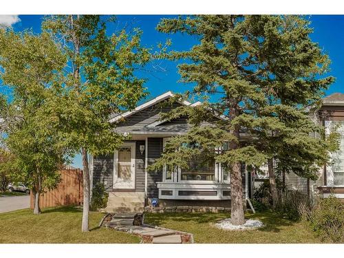 30 Martinwood Road Ne, Calgary, AB - Outdoor