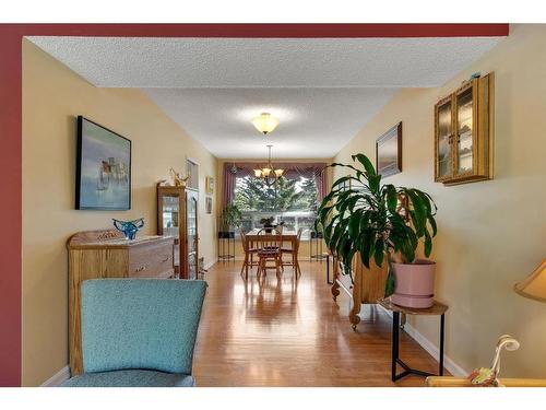 104 Edgedale Drive Nw, Calgary, AB - Indoor Photo Showing Other Room