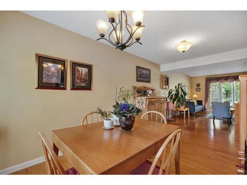 104 Edgedale Drive Nw, Calgary, AB - Indoor Photo Showing Dining Room