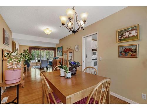 104 Edgedale Drive Nw, Calgary, AB - Indoor Photo Showing Dining Room