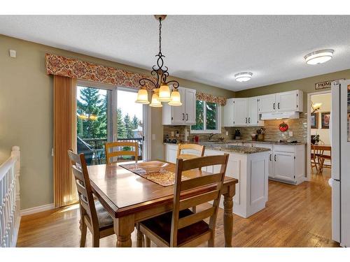 104 Edgedale Drive Nw, Calgary, AB - Indoor Photo Showing Dining Room