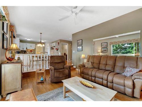 104 Edgedale Drive Nw, Calgary, AB - Indoor Photo Showing Living Room