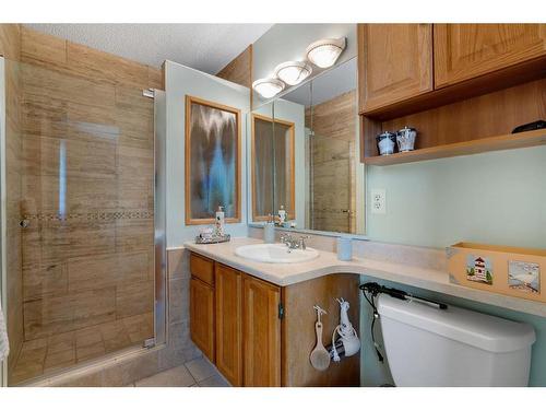 104 Edgedale Drive Nw, Calgary, AB - Indoor Photo Showing Bathroom