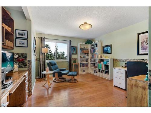 104 Edgedale Drive Nw, Calgary, AB - Indoor Photo Showing Office