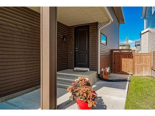 64 Howse Hill Ne, Calgary, AB - Outdoor