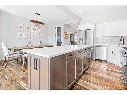 227 Reunion Green Nw, Airdrie, AB - Indoor Photo Showing Kitchen With Upgraded Kitchen