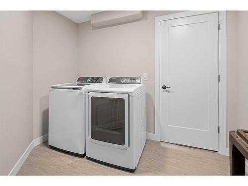 227 Reunion Green Nw, Airdrie, AB - Indoor Photo Showing Laundry Room