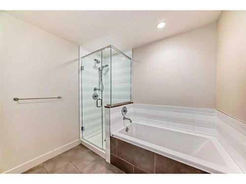 712-222 Riverfront Avenue Sw, Calgary, AB - Indoor Photo Showing Bathroom